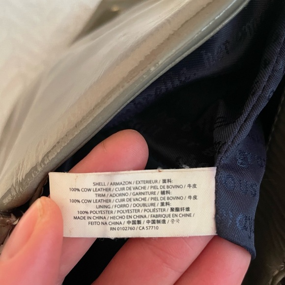 Kate Spade Patent leather grey shoulder bag with bow. - Picture 8 of 11